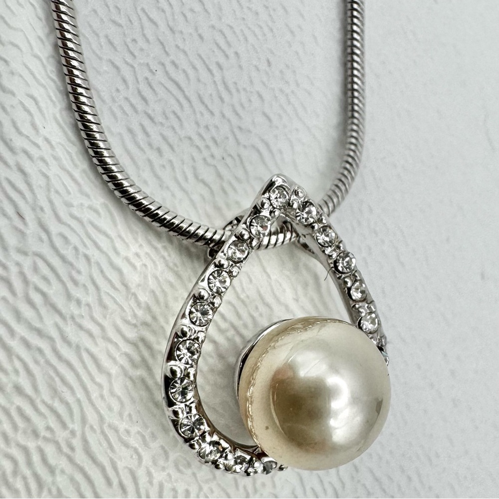 NEW Swarovski Crystal Pearl Pendant Necklace Silver Chain Adjustable 18” Gift